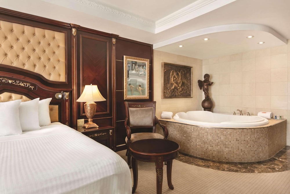 Suite, 1 King Bed, Non Smoking, Jetted Tub - Photo 1
