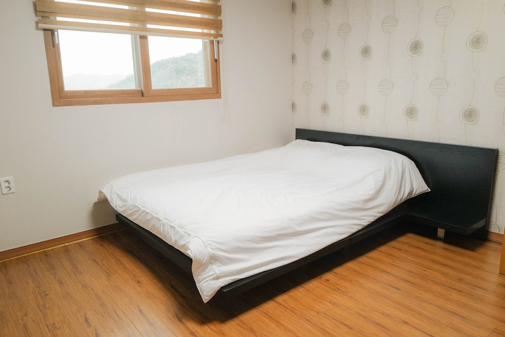 Room (Condo Type) - Photo 2