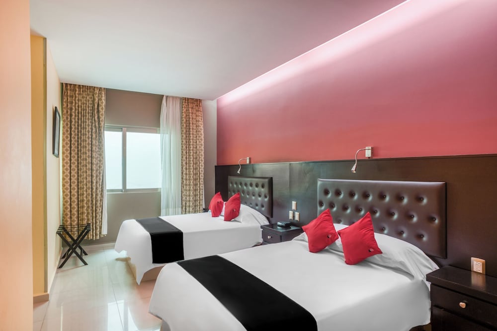 Suite, 2 Bedrooms (Master)