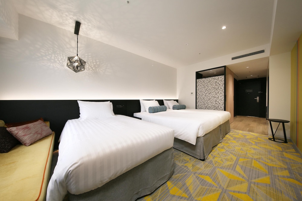 Superior Twin Room, Non Smoking (For 3 Guests) photo 2