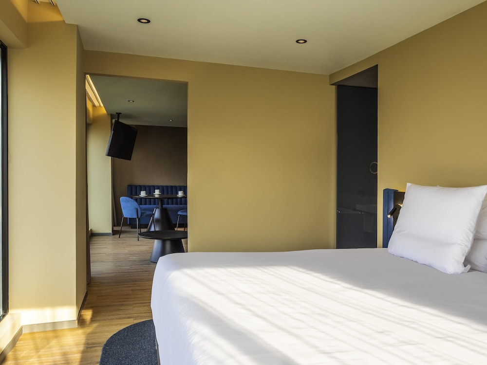 Executive Suite, 1 King Bed with Sofa bed, photo 6