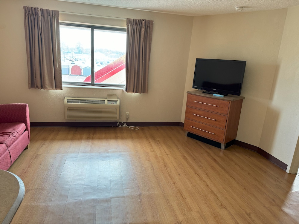 Suite, 1 King Bed with Sofa bed, Non Smoking, Jetted Tub photo 2