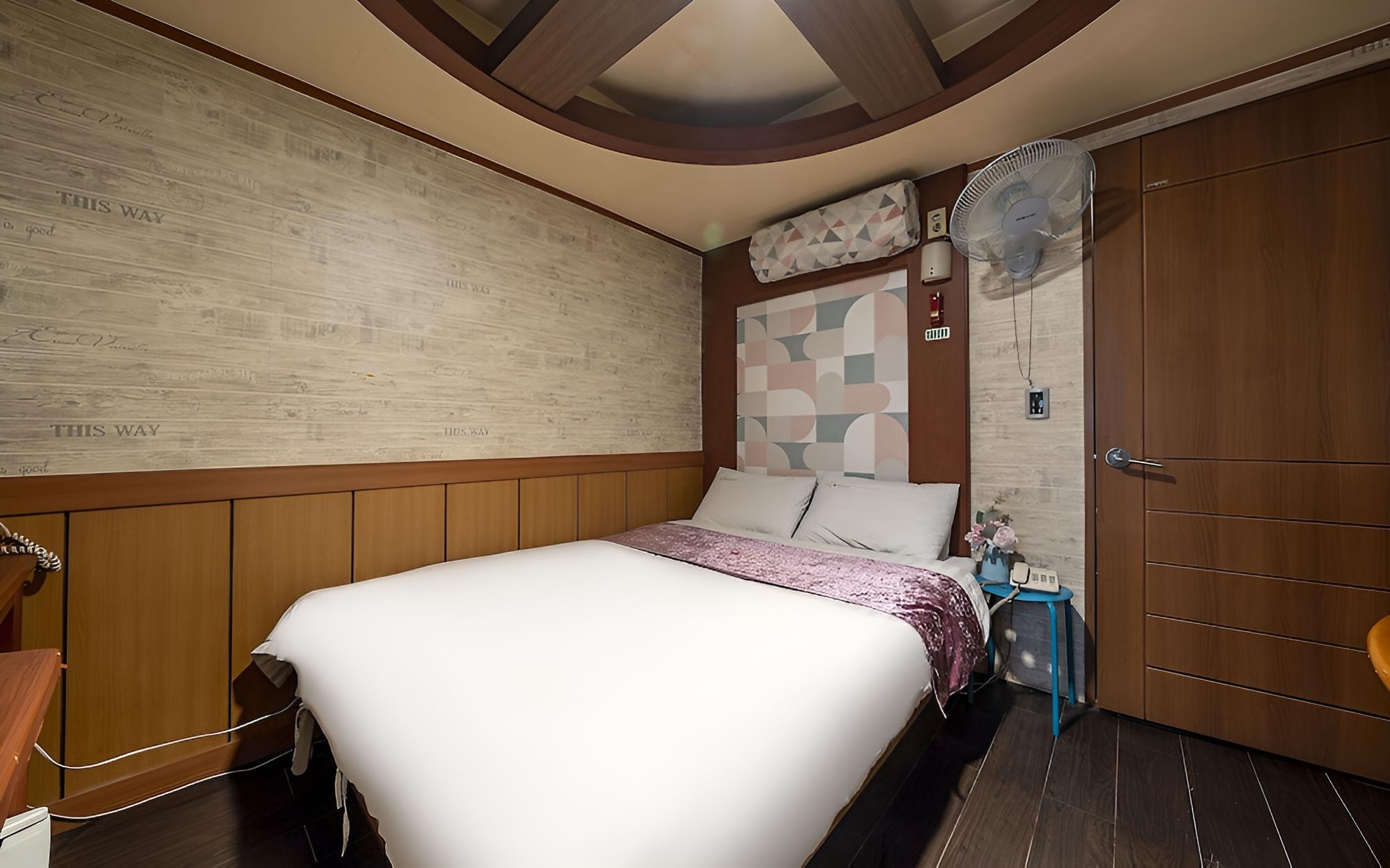 Room (Standard Room) - Photo 3