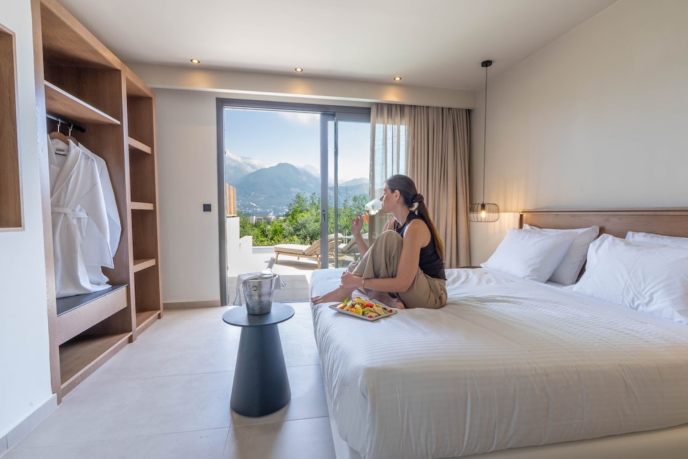 Executive Junior Suite with Private Pool & Sea View - Photo 6