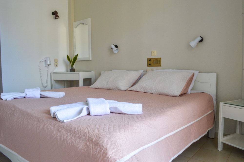 Double Room (Partial Garden View)