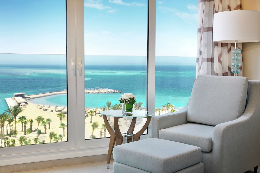 Deluxe Room, 1 King Bed, Sea View - Photo 4