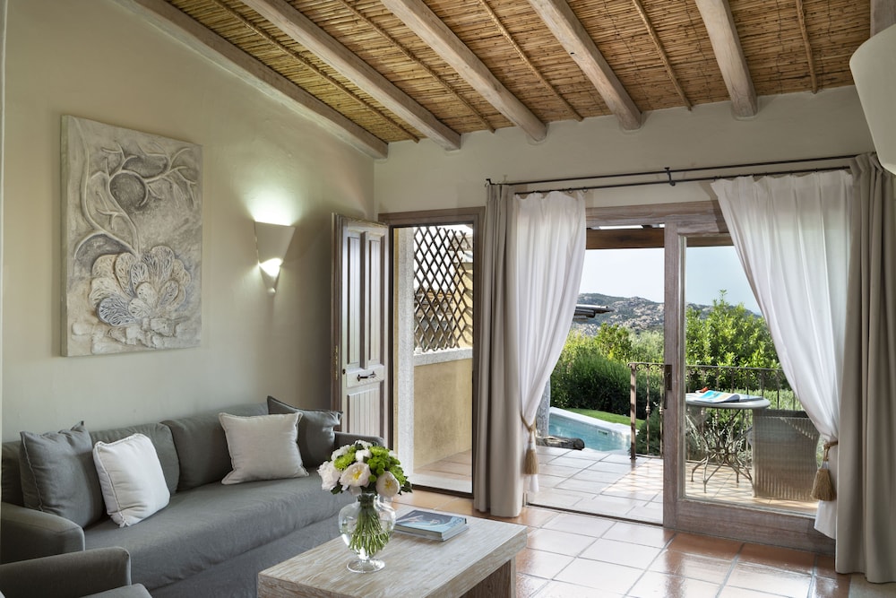 Suite (Pool) photo 3