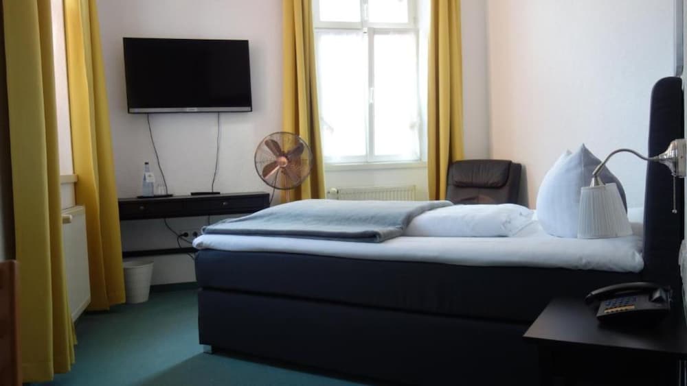 Business Single Room, 1 Large Twin Bed, Non Smoking photo 1