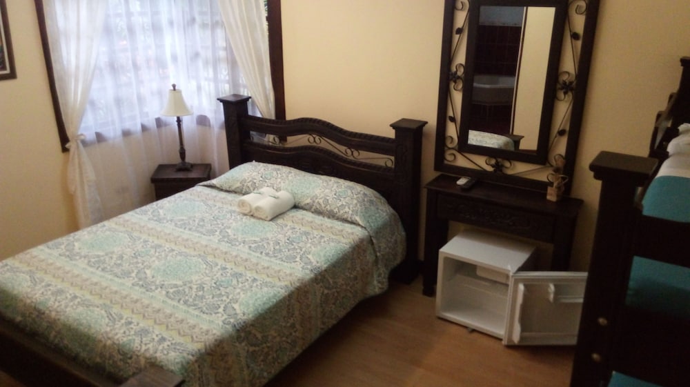 Superior Room, Multiple Beds, Non Smoking, Private Bathroom photo 2