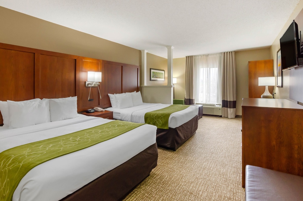 Suite, 2 Queen Beds, Non-Smoking - Photo 2