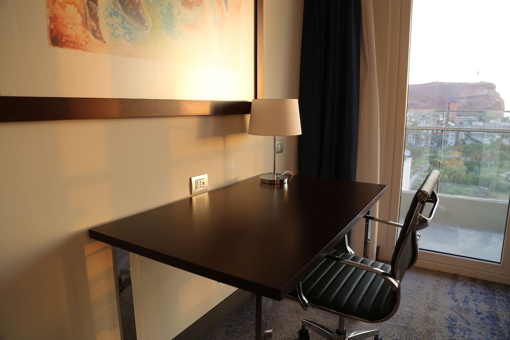 Junior Suite, 1 Queen Bed, Non Smoking, Terrace (Single) photo 3