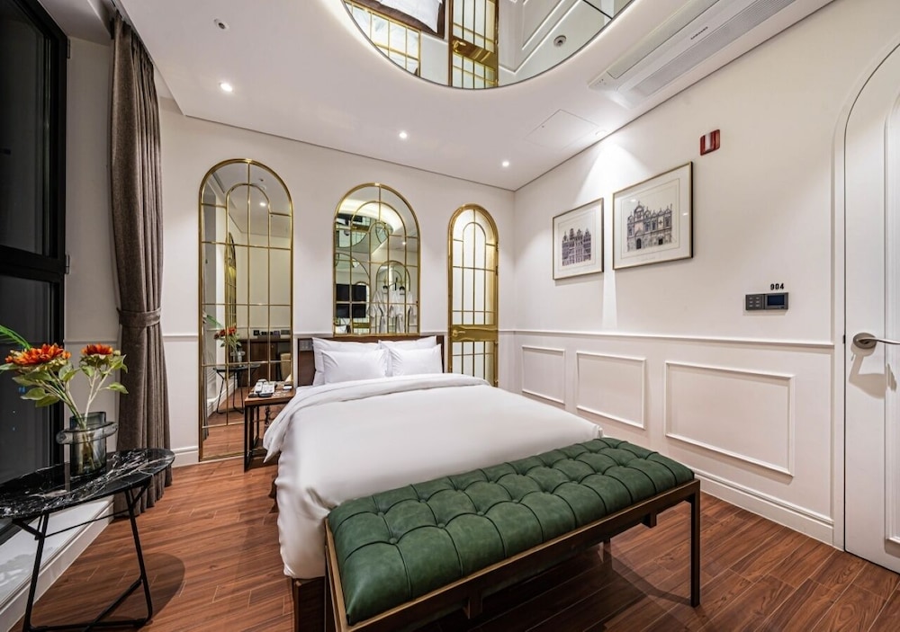 Run Of House(Randomly assigned upon check-in : Standard or Deluxe or Semi Suite) / No Parking - Photo 5