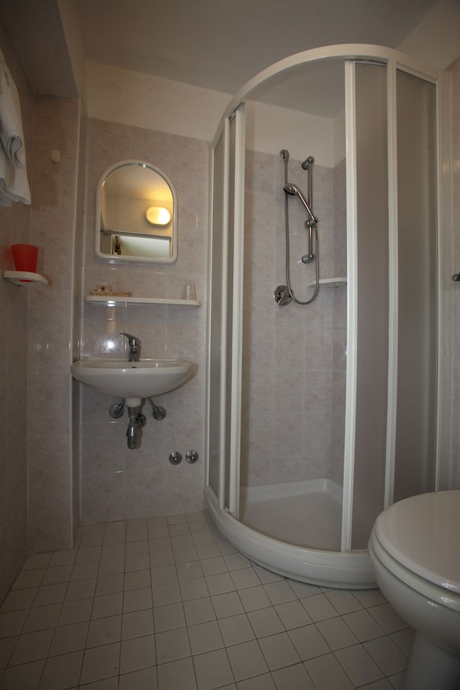 Standard Double Or Twin Room photo 2