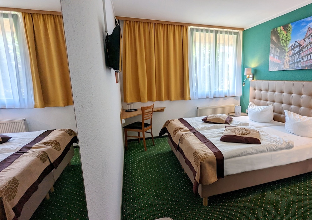Double or Twin Room - Photo 10