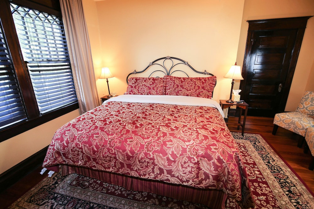 Superior Double Room, Ensuite, Garden View (Sunflower Room)