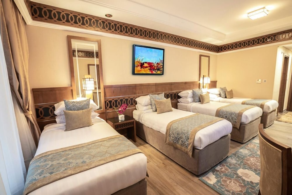 Executive Suite - Photo 6