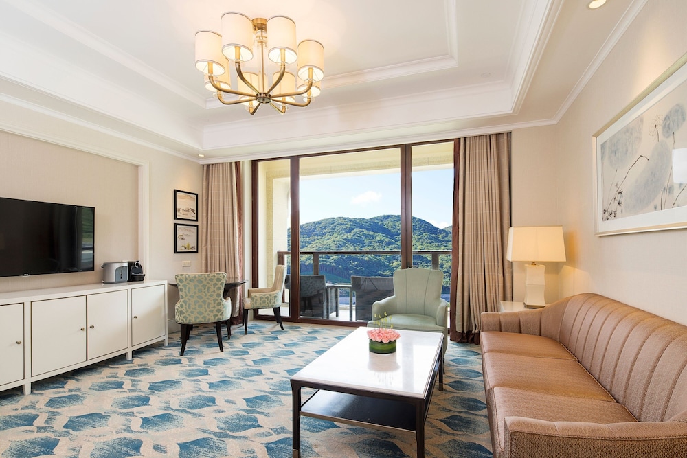 Room, 2 Twin Beds, Balcony, Mountain View photo 3