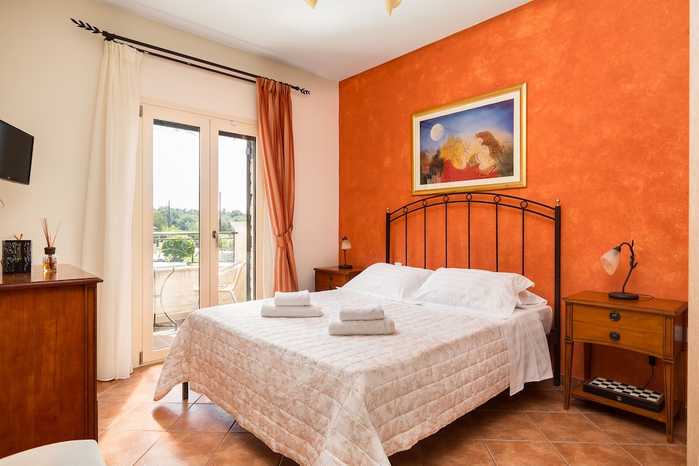 Luxury Villa, 2 Bedrooms, Garden View (Helios)