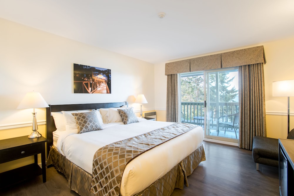 Deluxe Room, 1 King Bed, Balcony, Ocean View