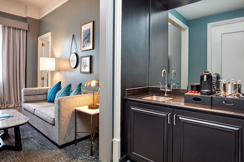 Suite, 1 Bedroom - Photo 4