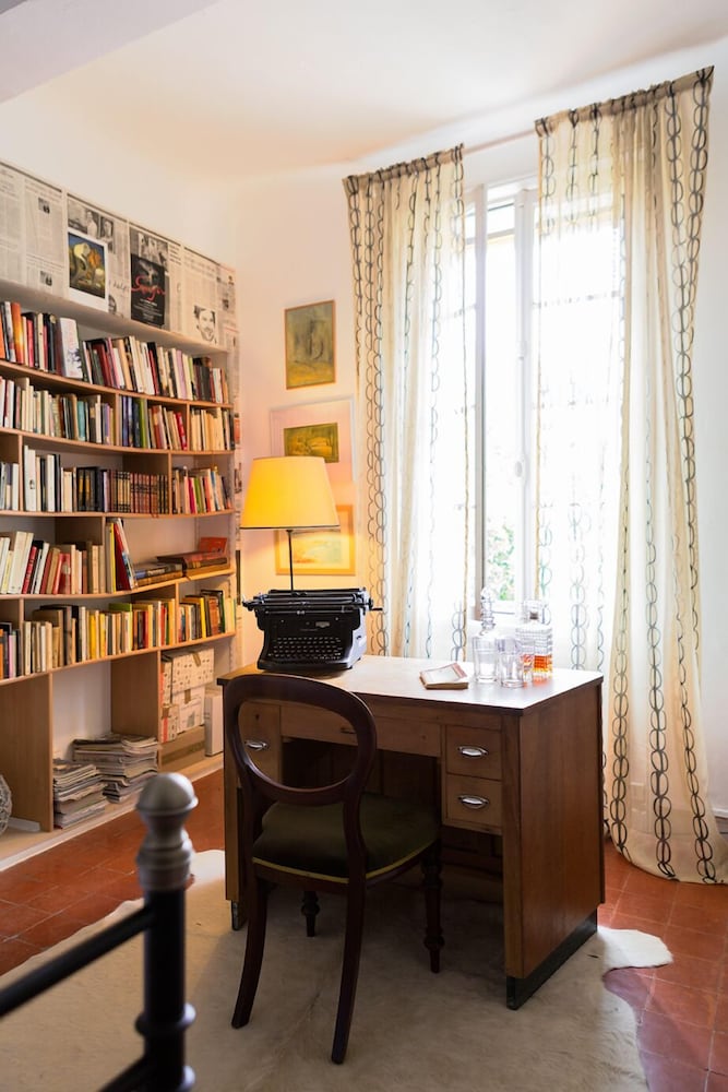 Triple Room, Shared Bathroom (Albert Camus) photo 2