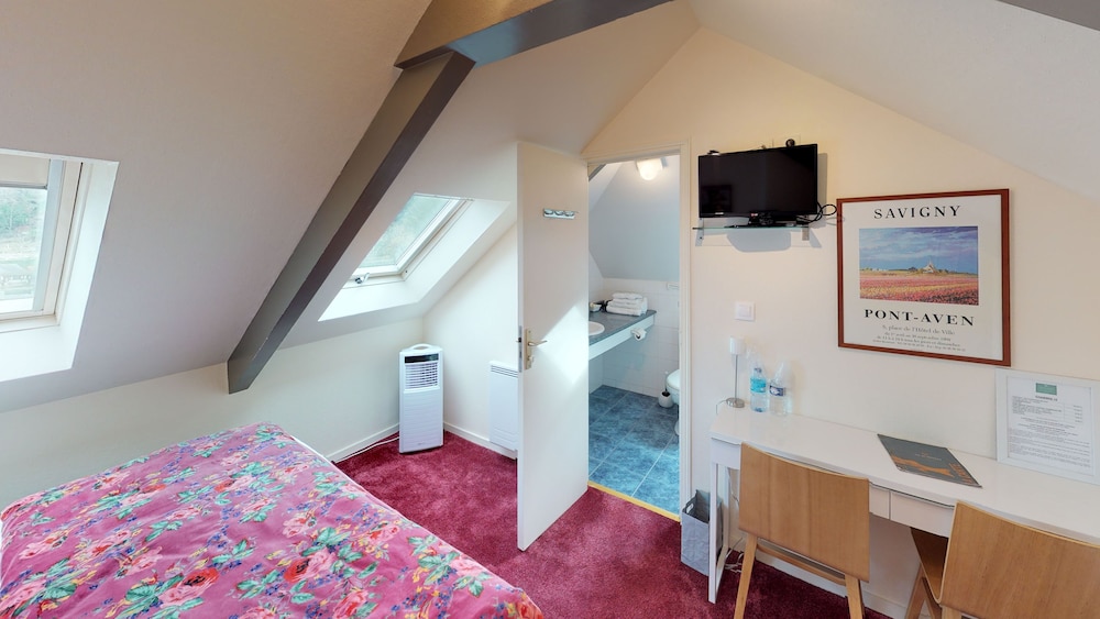 Double Room (Mansardée Stair Access Only)