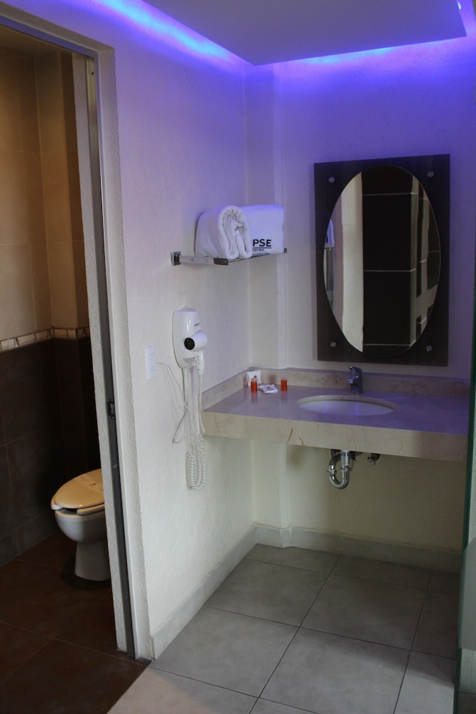 Suite, 1 King Bed, Non Smoking photo 3