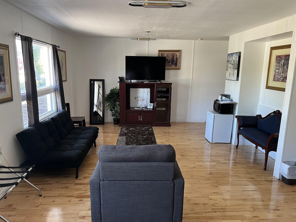 Standard Room, 2 Queen Beds, Non Smoking (Larger Room;with Sofabed)