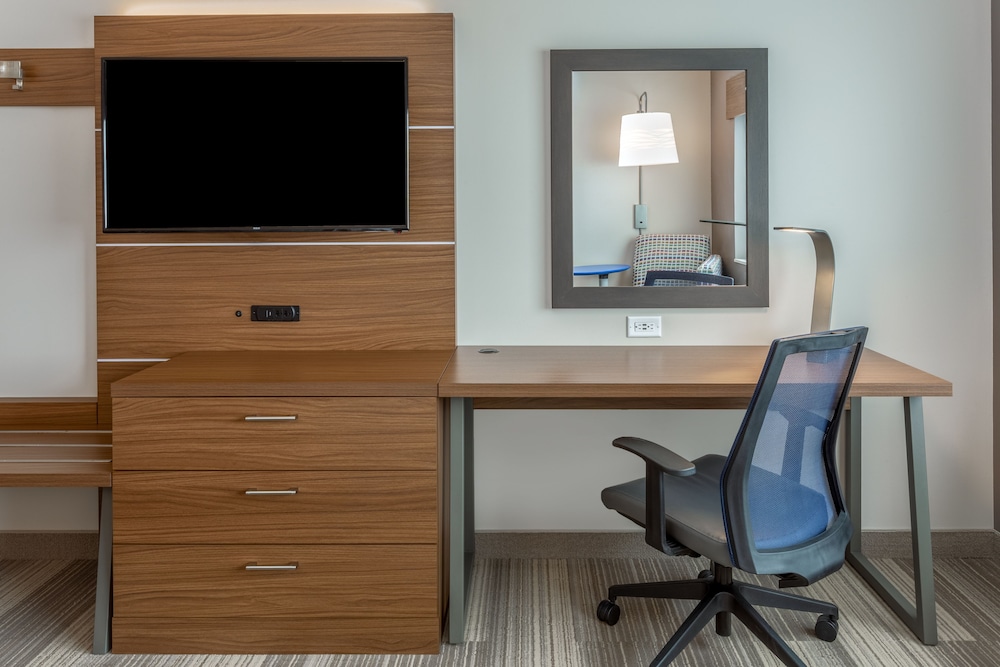 Holiday Inn Express & Suites - Rice Lake by IHG, Photo 5
