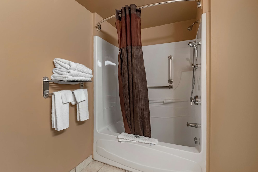 Standard Room, Multiple Beds, Non Smoking, Refrigerator & Microwave photo 2
