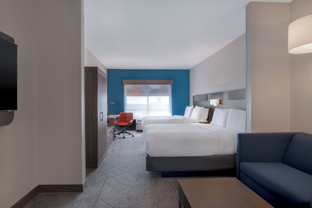 Suite, 2 Queen Beds - Photo 2