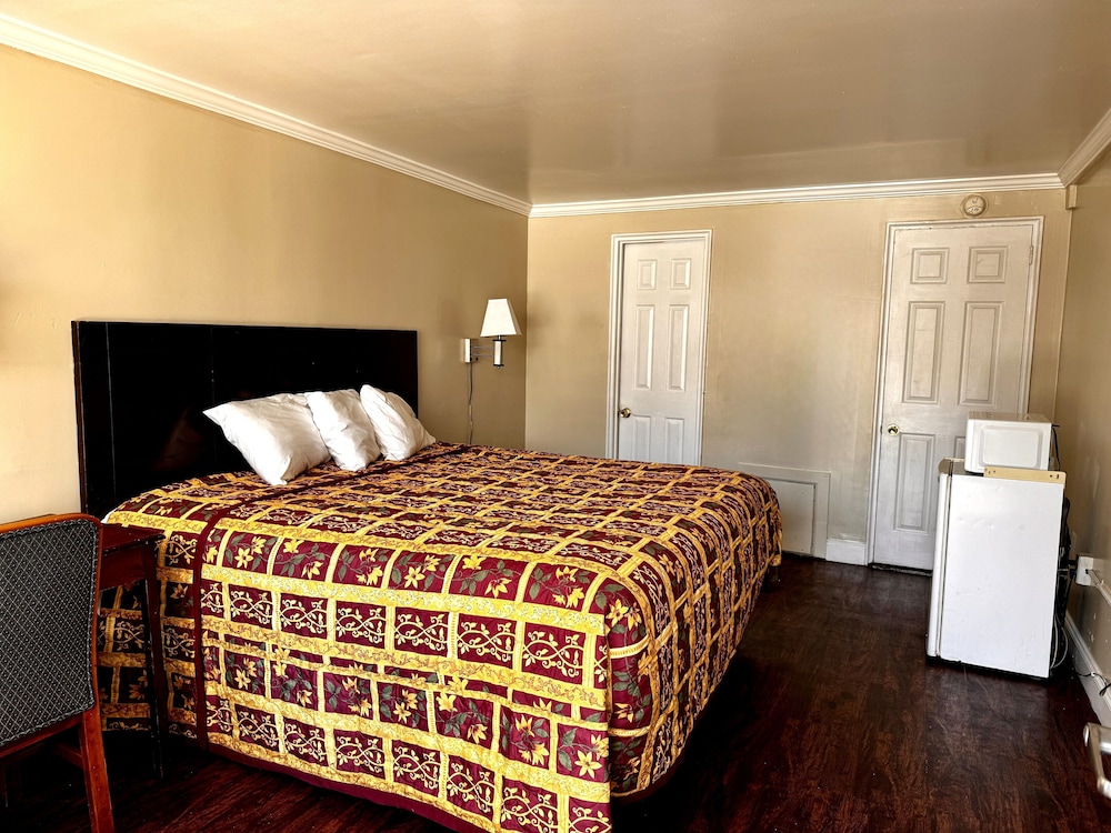 Room, 1 King Bed photo 1