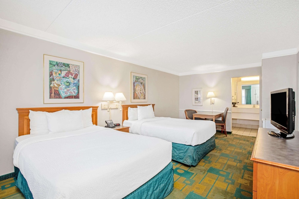 Room, 2 Double Beds, Non Smoking - Photo 1