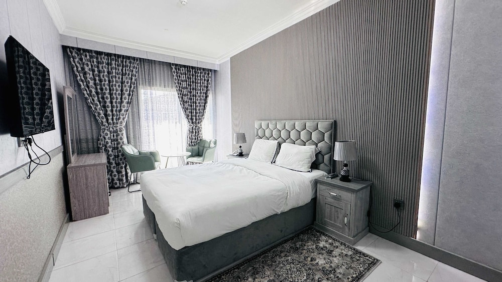 Deluxe Double Room, 1 King Bed photo 3