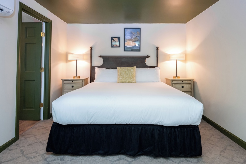 Deluxe Suite, 1 King Bed With Sofa Bed (Whitlock Inn)