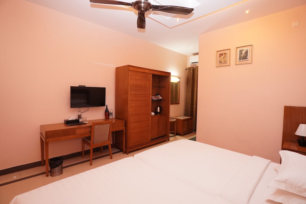 Basic Single Room - Photo 3