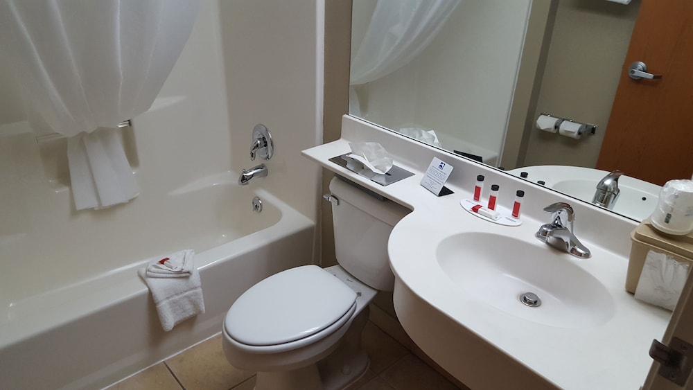 Suite, 2 Queen Beds, Microwave - Photo 2