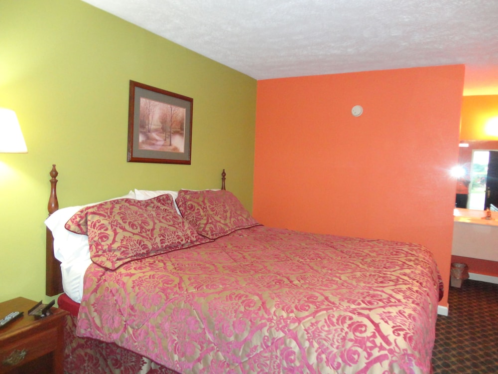 Standard Room, 1 King Bed, Non Smoking photo 1