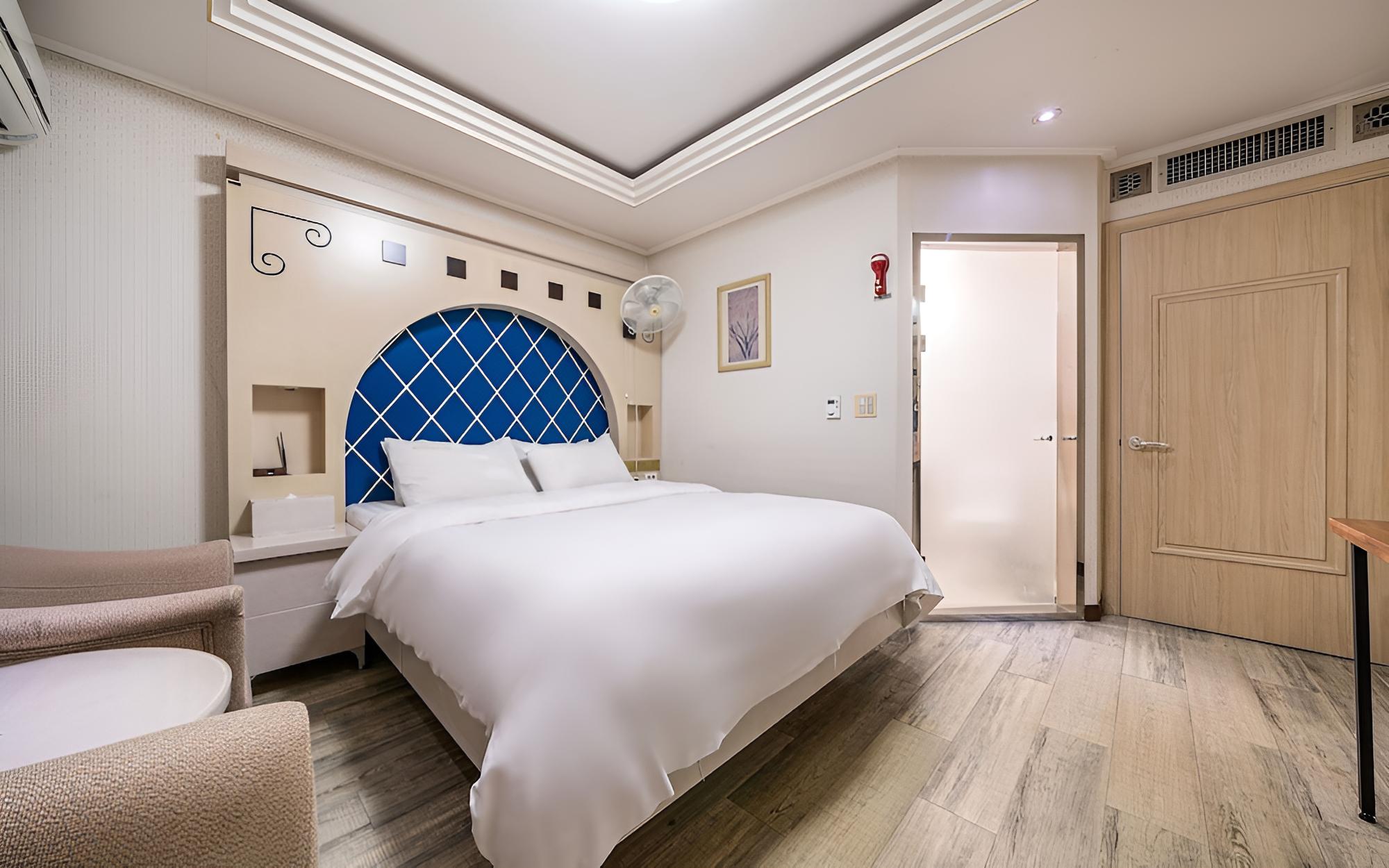 Room (Standard Room B) - Photo 2