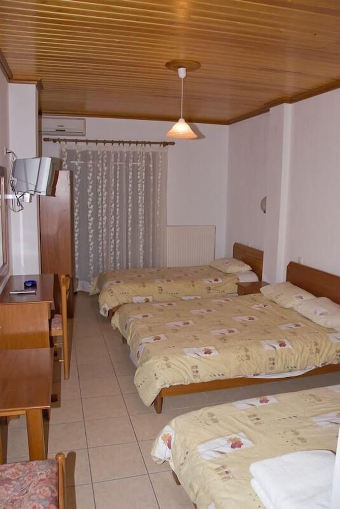 Quadruple Room - Photo 3