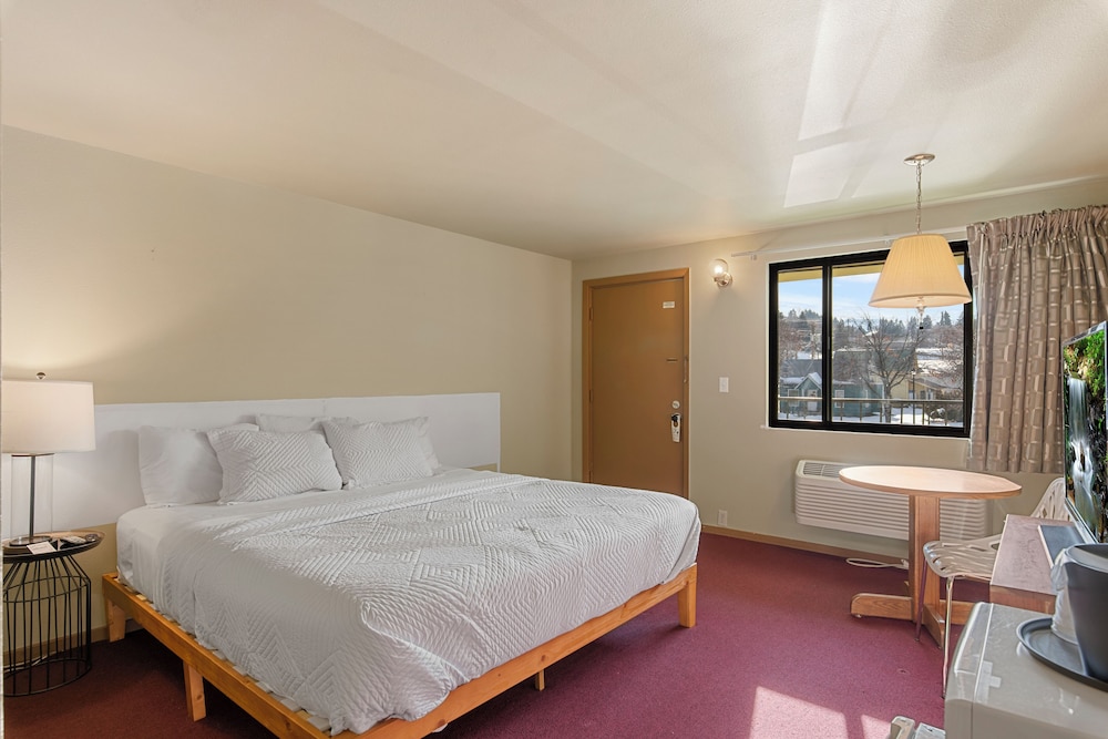 Economy Room, 1 Queen Bed