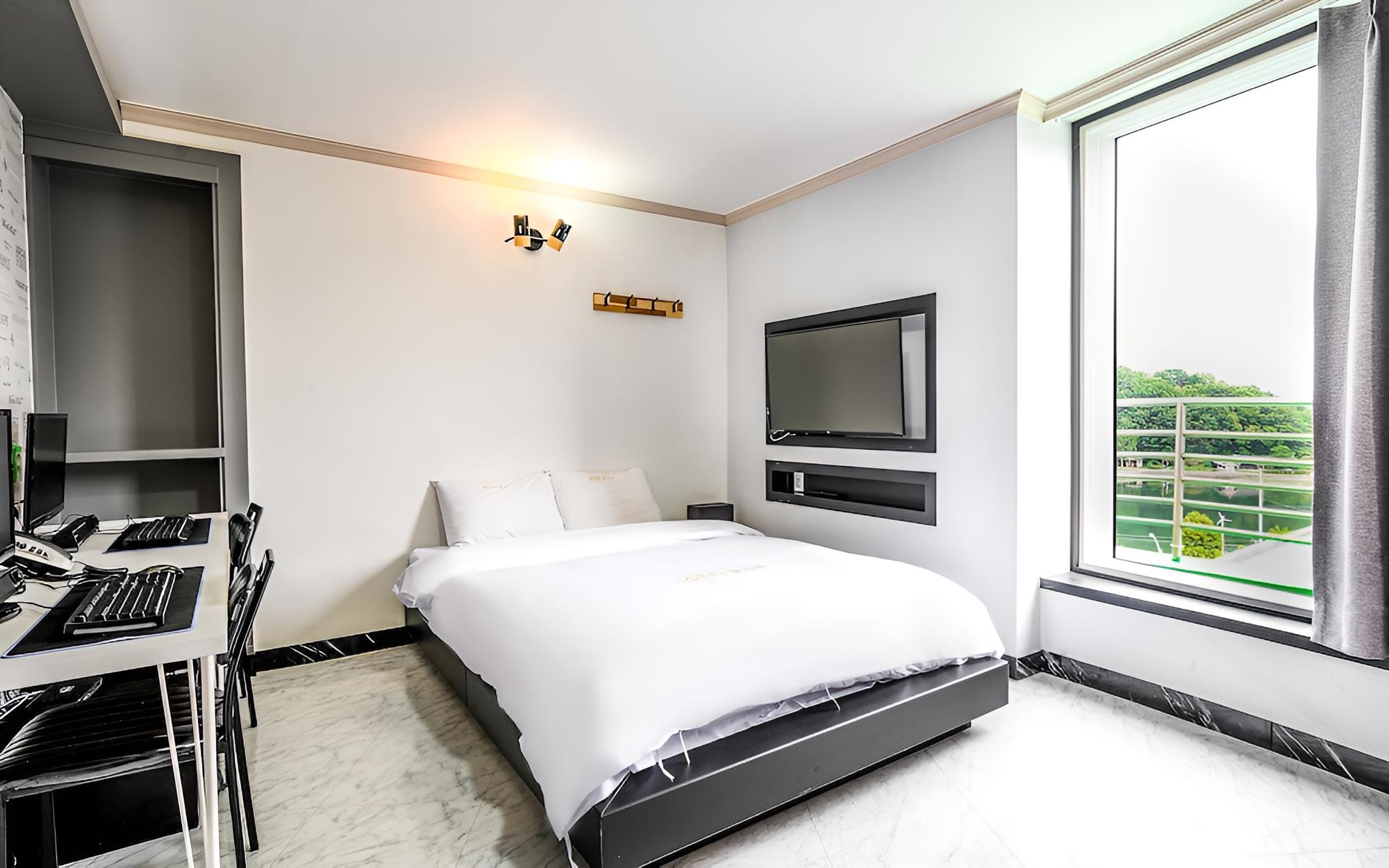Room (VIP (double + double bed Netflix avai) - Photo 1