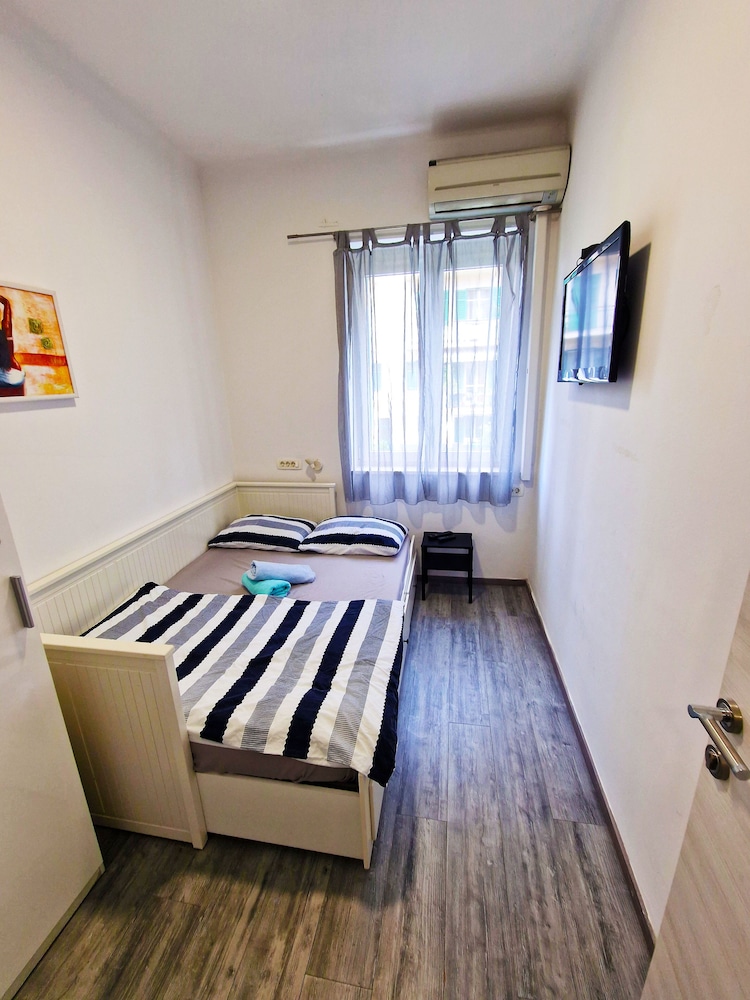 Double Room, 1 Double Bed, Non Smoking, Shared Bathroom