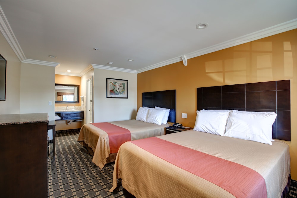 Deluxe Double Room, 2 Queen Beds, Non Smoking photo 3