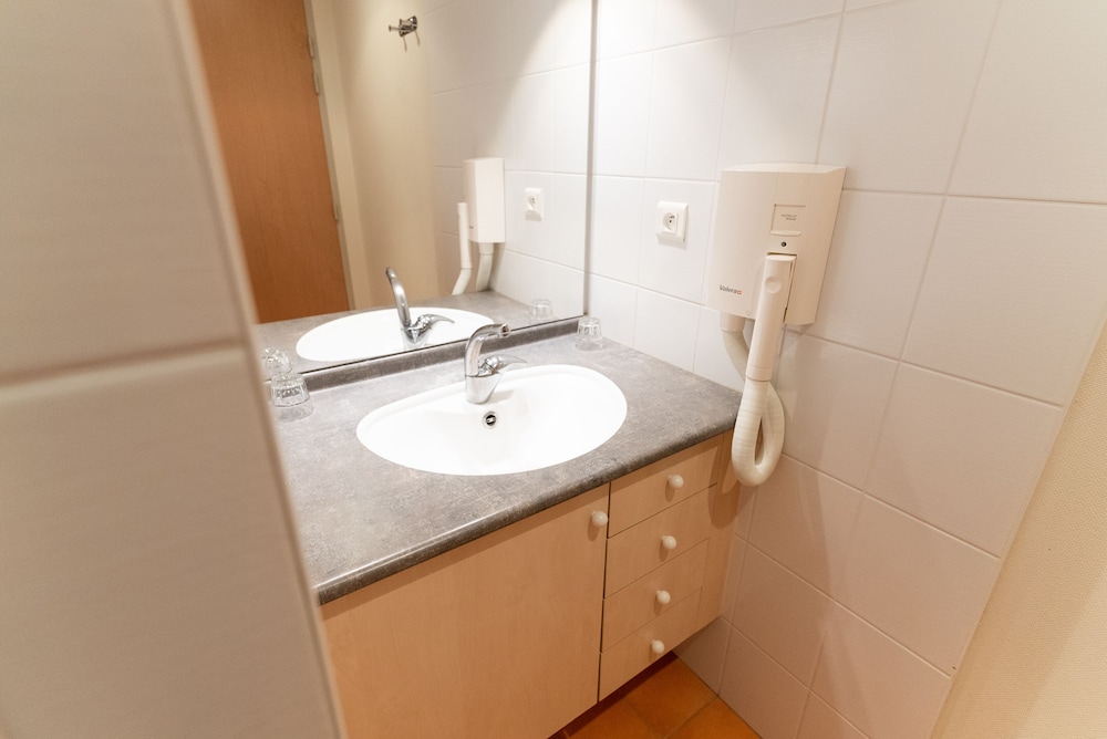Apartment, 1 Bedroom, Kitchenette - Photo 2