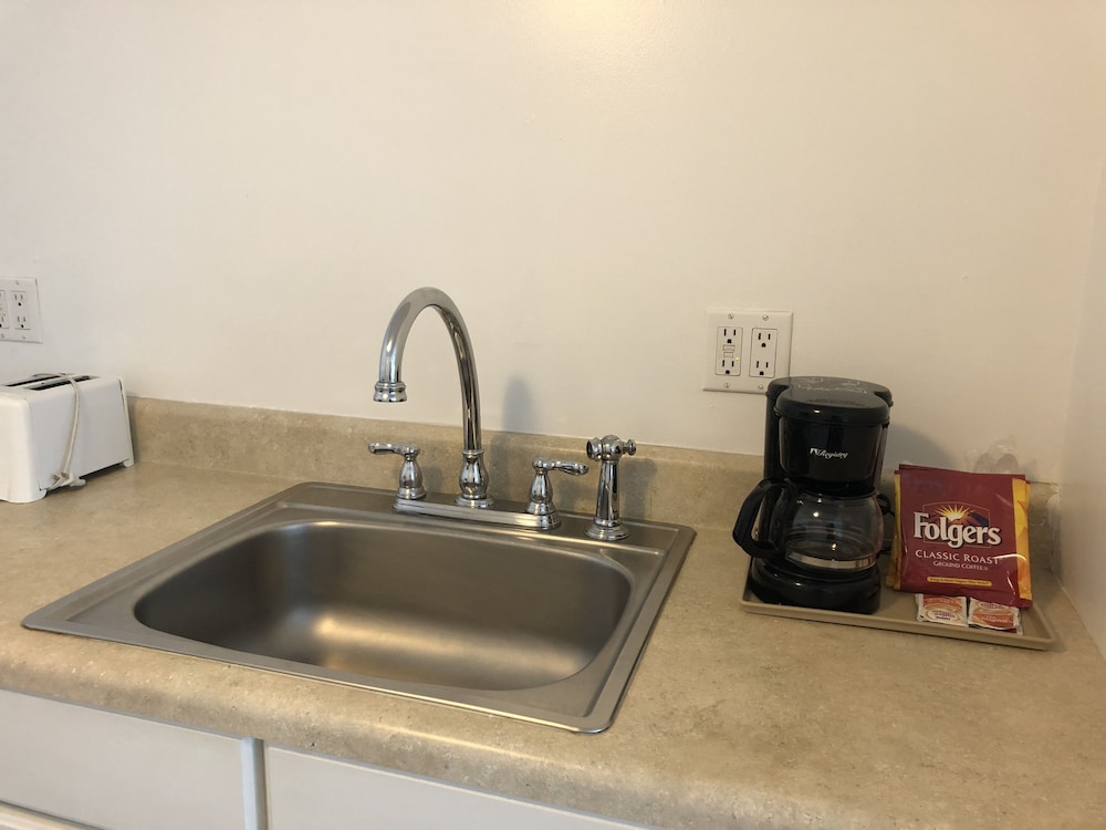 Deluxe Room, 1 King Bed, Kitchenette - Photo 13