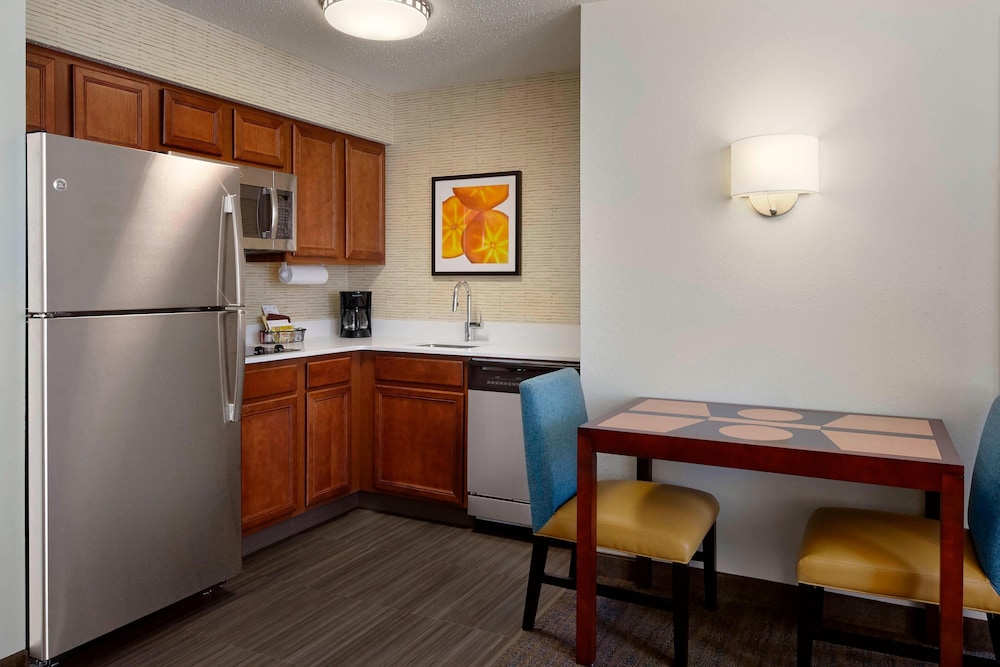 Suite, 2 Bedrooms (Mobility/Hearing Accessible, Tub) photo 3