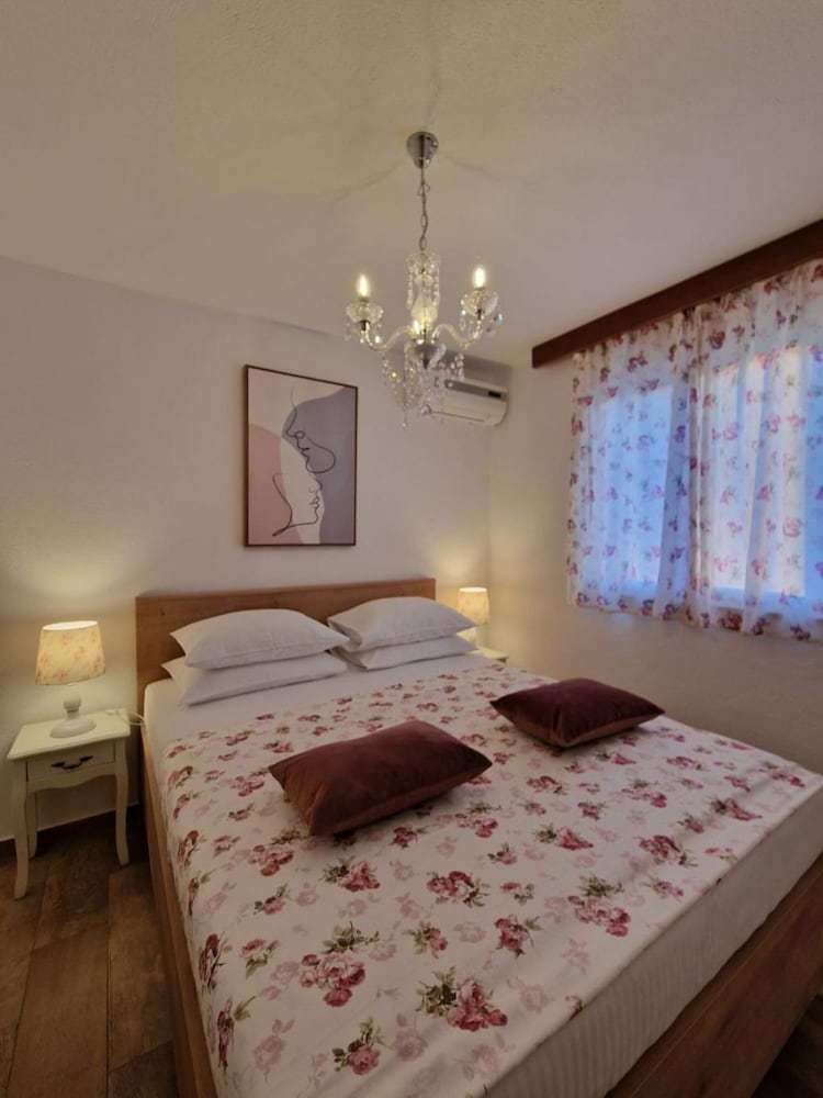 Apartment (Sandra - quiet & close to the beach -) photo 3