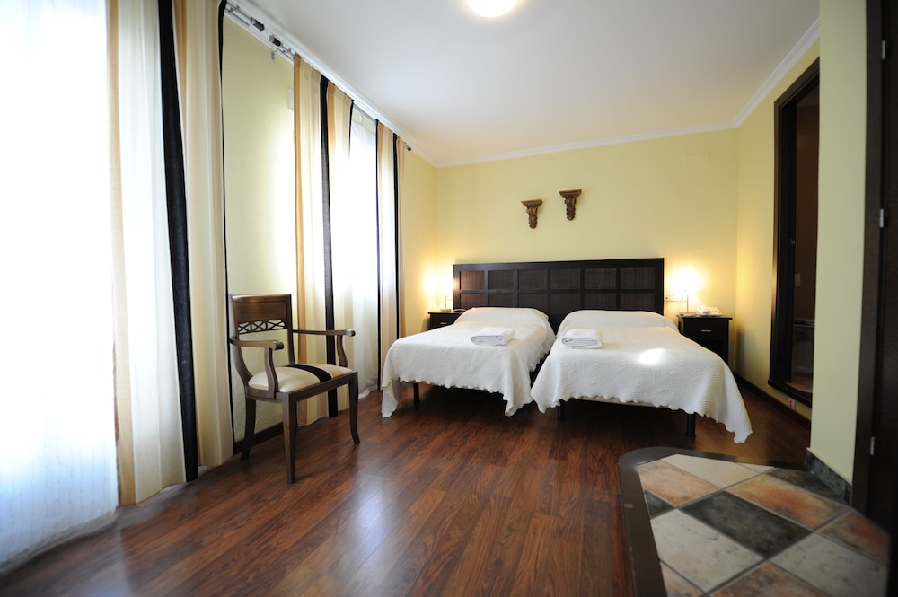 Double Room, City View, Tower (Twin Bed)