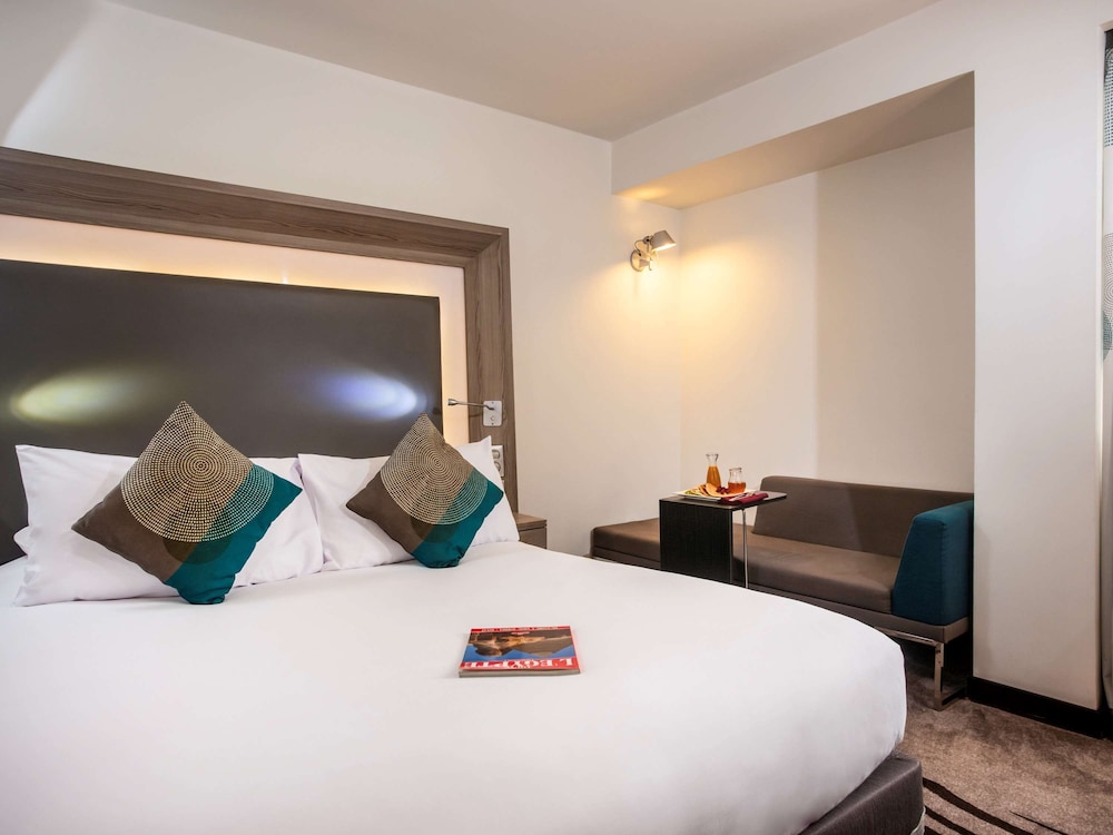 Superior Room with 1 double bed, Pool side